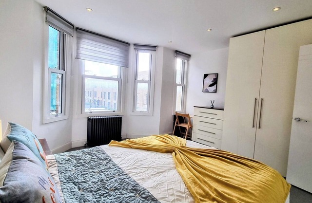 Surbiton Luxury Garden House 19