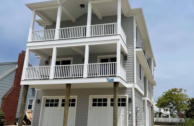 Surf City Beautiful New Construction 5 bedrooms + Elevator, Walkable