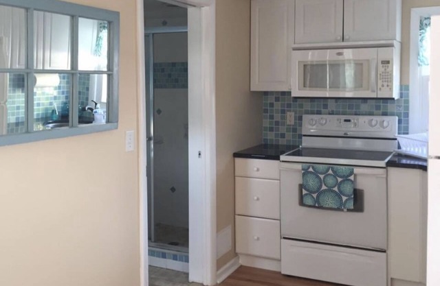 Surf City Ocean Block Sleeps 8, Walk Everywhere, Central Air, Wifi. No Pets.