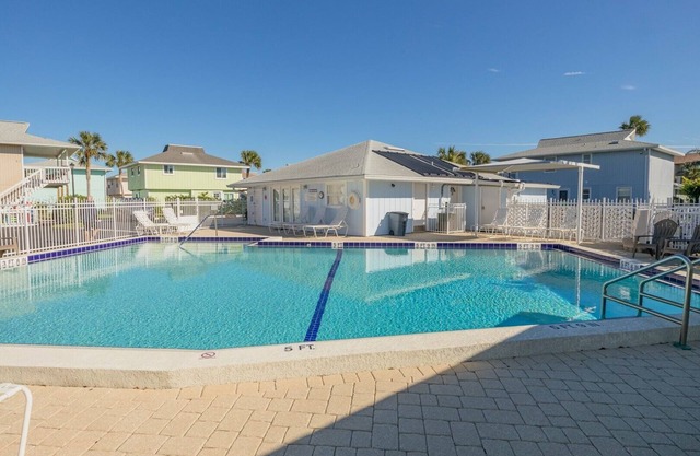 Surf Crest 36 -3 Bed, 2 Bath Pet Friendly Beachside cottage with community pool