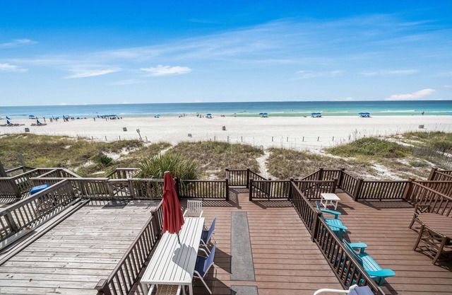 Surf Dr Townhome Where the Beach is your Backyard! FREE Golf & Tickets!