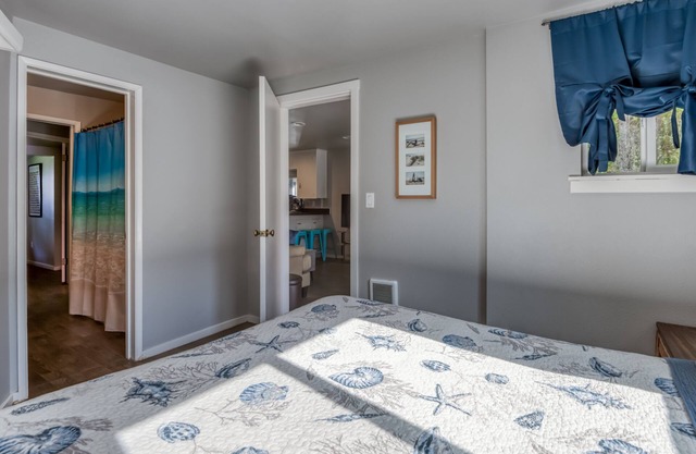 Surf Haven Unit A w/fire pit walking distance to surfing beaches