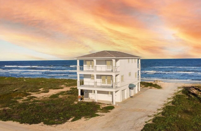 Surf Haven | Walk on the beach - breathe in fall!