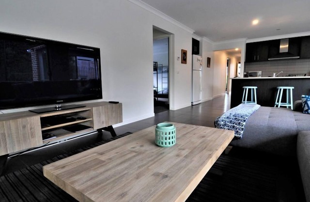 Surf Side At Beaches Beach House- Free Linen Hire, Wi Fi and Streaming Services!