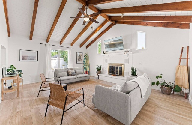 Surfers Paradise Home Steps from the Beach & Pier W/Private Patio & Grills