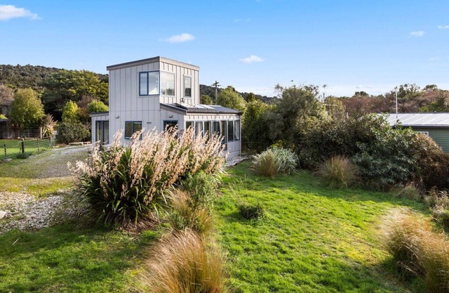 Surfinn Eco Cottage - Papatowai Cottage