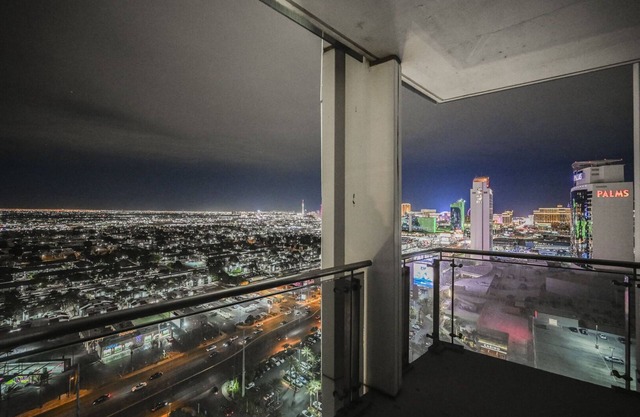 SVS: One Bedroom at Palms Place