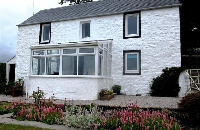Swallow Cottage - a cottage that sleeps 6 guests in 3 bedrooms