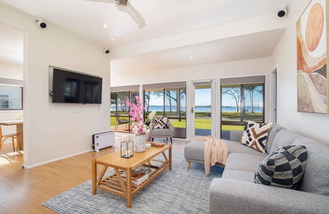 Swan Cottage Port Stephens Waterfront Solace