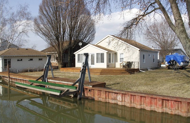 Swan River Haven with Pontoon, Jetski & Kayaks Or Without