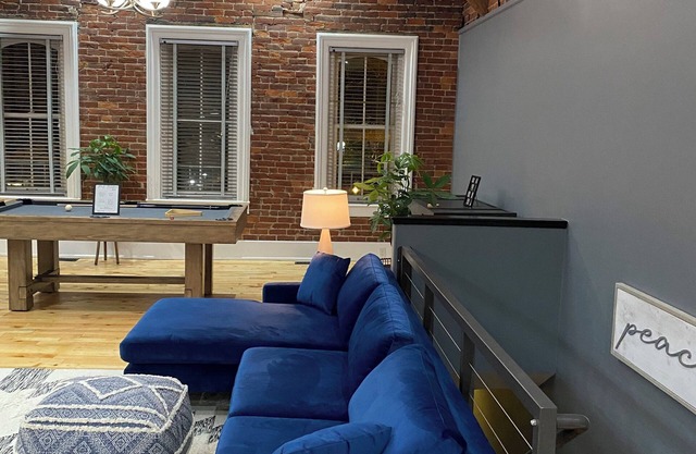 Swanky 1-bedroom loft apartment, located directly on Market street