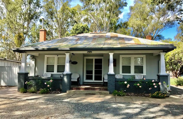 Swanpool country stay, close to the Victorian high country.