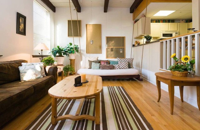 Sweet City Retreat! Luxurious Art Loft
