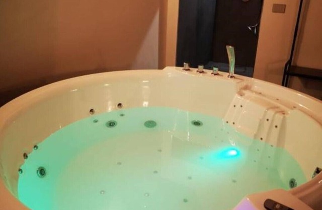 Sweet PIAZZA STATUTO JACUZZI with SELF CHEK-IN.