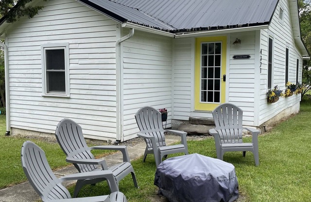Sweet Seneca Home on Seneca Trails amid wine, brews, eats, hike gorges & fun