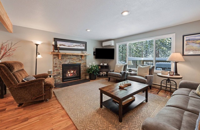 Sweet Updates, Heart of Sunriver, Hot Tub, Bikes, SHARC, A/C