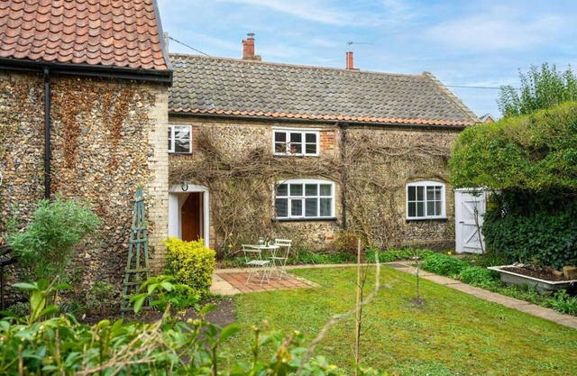 Swift Host | School Cottage | Dog Friendly