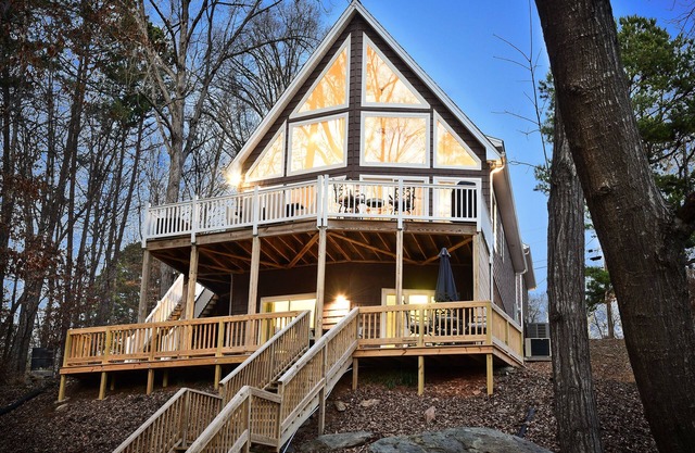 Swift Island Sunsets: Lakefront, Cozy, Sleeps 8