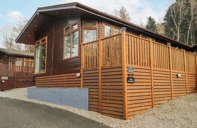 SWIFTS REACH LODGE, pet friendly, with a garden in Windermere