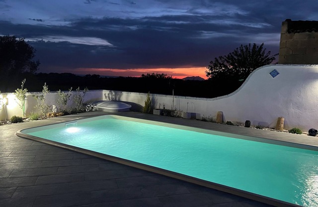 Swimming pool, kitesurfing. adjacent accommodations