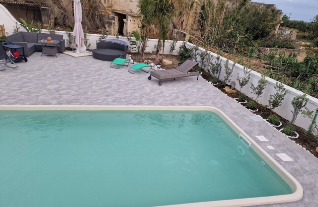 Swimming pool, kitesurfing, adjacent accommodations