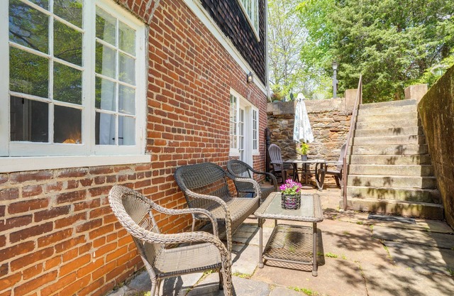 'Swimming Under the Stars' Lynchburg Apt w/Pool!