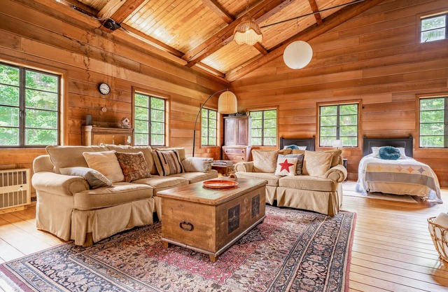 Swiss Chalet Family Retreat w/lake access