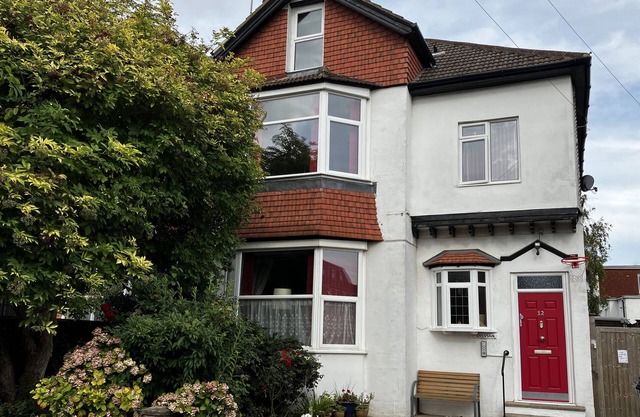 SYLVIAN, pet friendly, country holiday cottage in Bexhill-On-Sea