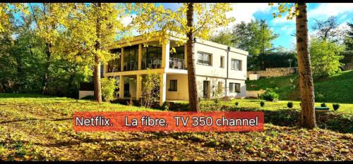 T-2est 46m dons la maison au bord du Canal du Midi