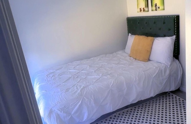 t Private, cozy guest suite in Oshawa with free parking.