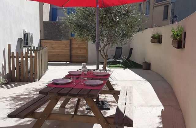 t2 + air conditioned cabin with garden 4 pers, gruissan village