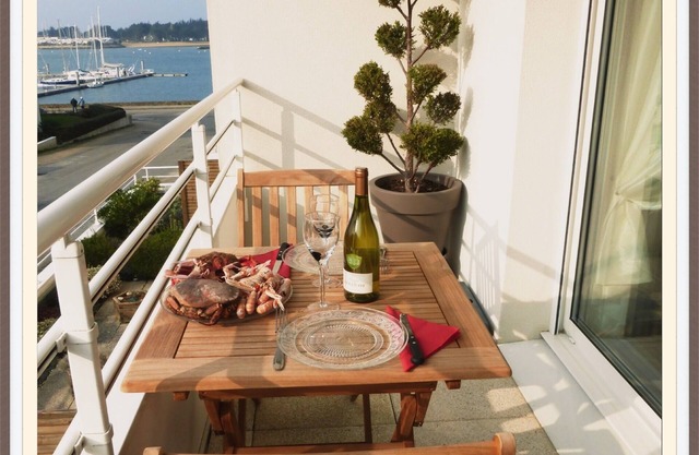 T2 apartment in Etel, view of the Ria - Wifi