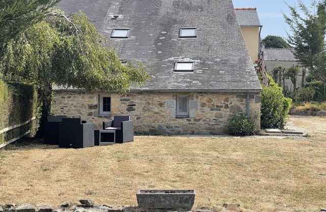 T2 bis completely renovated, in the center of Le Faou