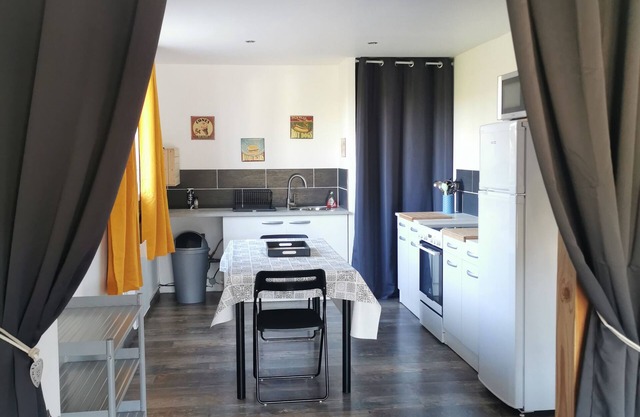 T2 independent with swimming pool