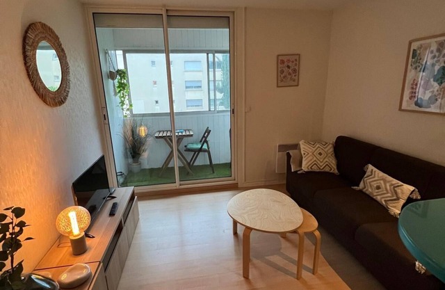 T2 + parking in hospital-faculty,10 min from center