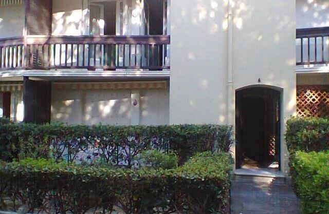 T2 quiet location, 200 m from the sea and the beach, shaded parking area all around