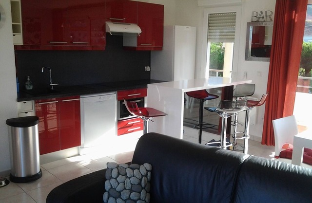 T3 in luxury residence with swimming pool, all 5 min from the sea