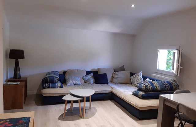 T3 sleeps 4 +2 extra 60m2, in house, between Chambéry and Aix les Bains