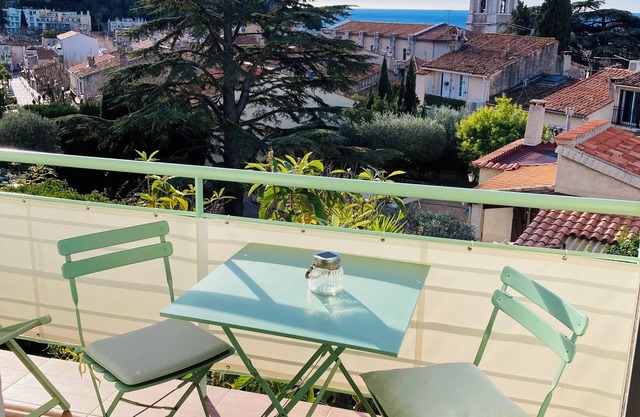 T3 through, ideally located, comfort, quiet, breathtaking view of Cassis
