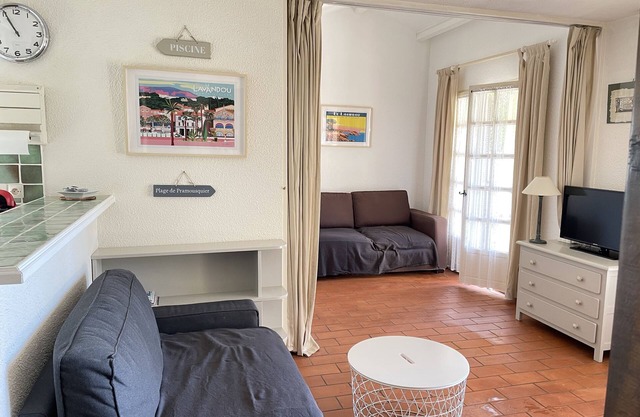 T3 with garden and large covered terrace in wooded residence with swimming pool