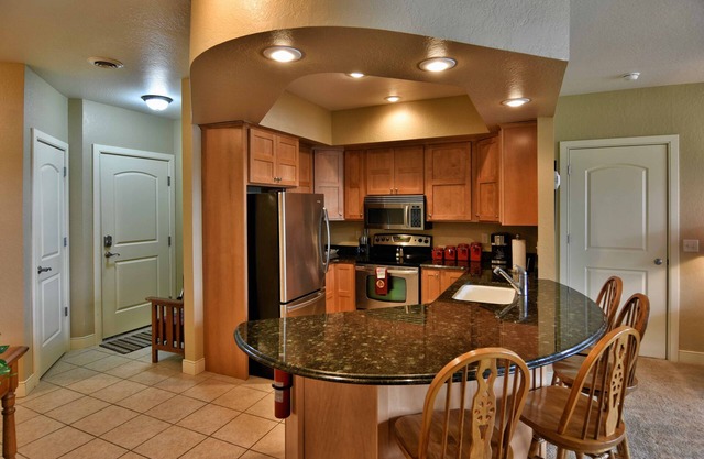 T411A Beautiful condo at Tagalong Golf Resort on Red Cedar Lake