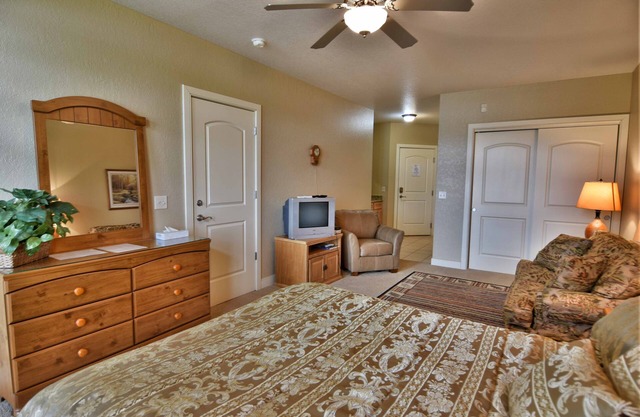 T411B is a Efficiency condo at Tagalong Golf Resort on Red Cedar Lake