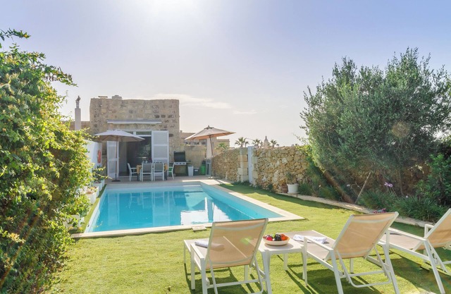 Ta'Patee Pool Farmhouse in Gozo, Kercem Gozo, Malta