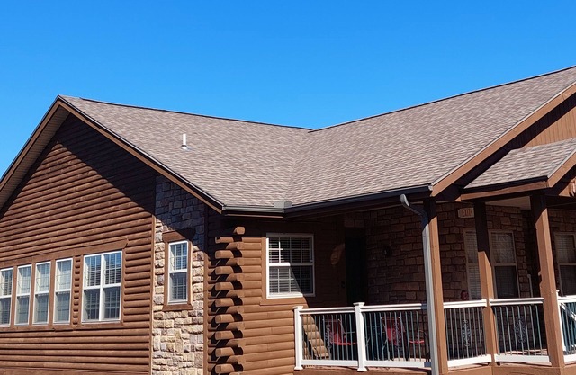 Table Rock Lake Walk-in Log Cabin by Silver Dollar City! Remodeled! Great Rates!