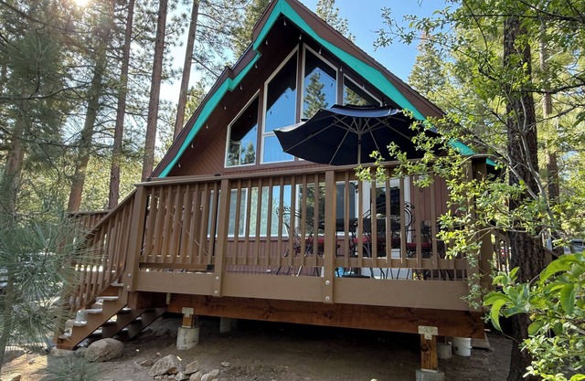 Tahoe Time Cabin w/King Bed, Modern Tahoe Cabin w/King Bed Suite & Level 1 EV Charging