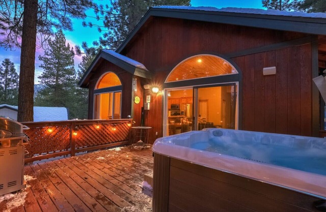 Tahoe Tranquility - Dogs + Hot tub + Ping Pong