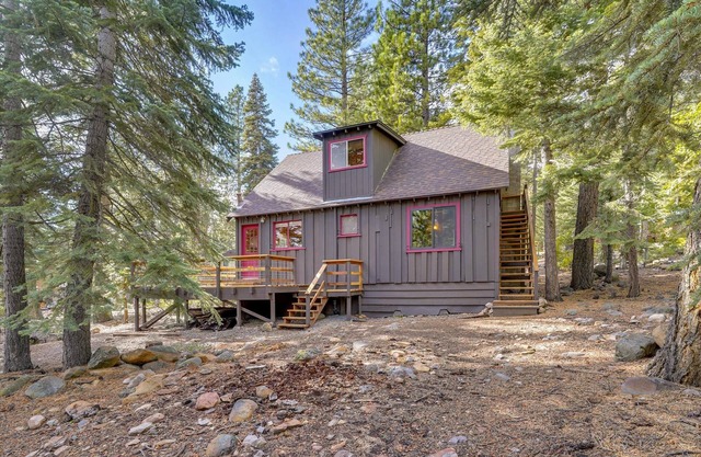 Tahoe Vista, Dogs Ok, Walk to Lake and Hiking -Into the Woods