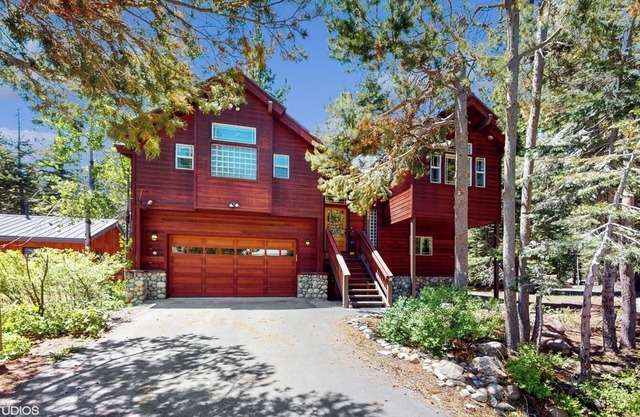 Tahoma Gem: Family fun! Walk to Lake, Steam Shower, Jacuzzi