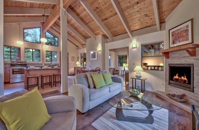 Tahoma Treehouse in Tahoma