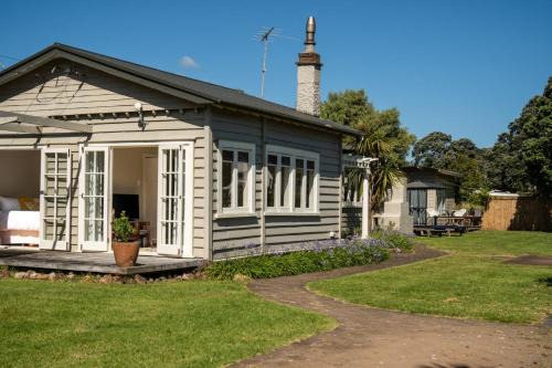 Taimana Beach Front, Surfdale